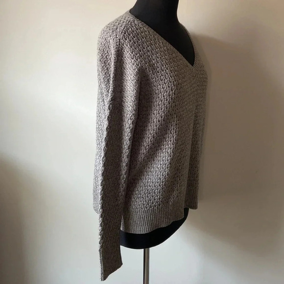 American  Eagle | V-Neck Knit Sweater - Picture 2 of 7